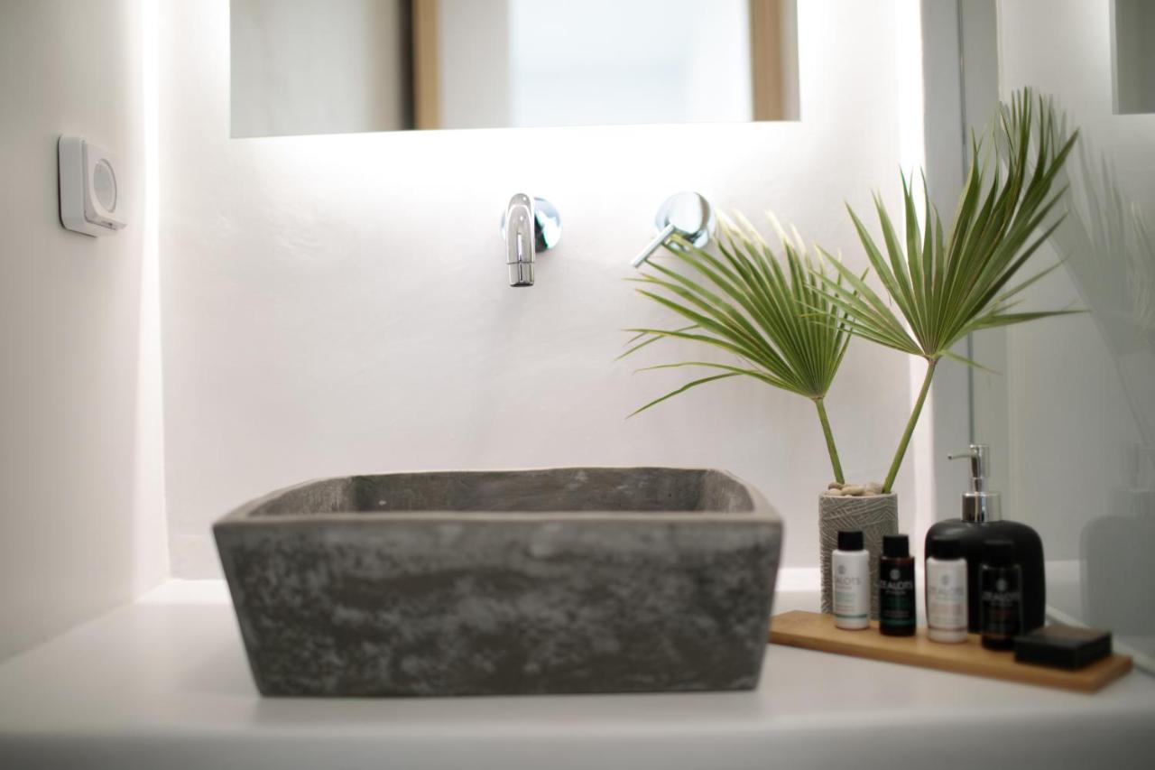 Seanfinity Beachfront Suites Mikrí Vígla Kültér fotó