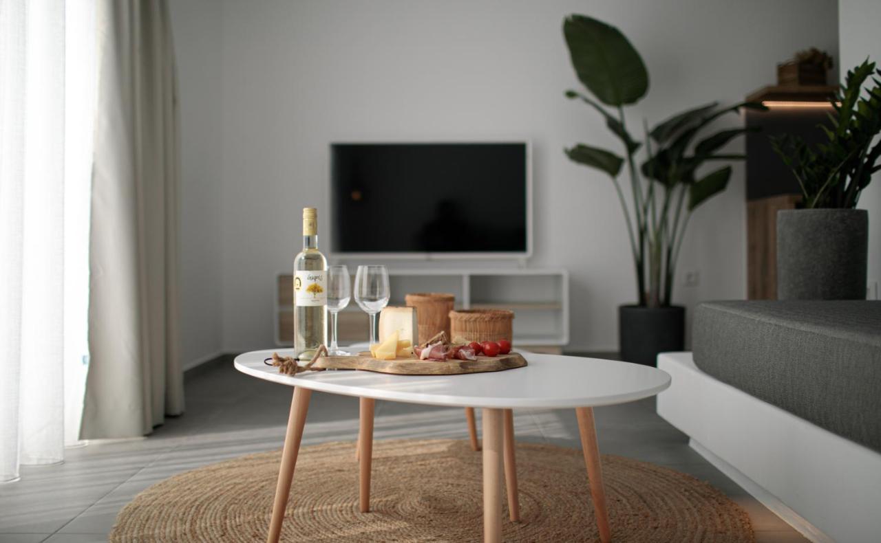 Seanfinity Beachfront Suites Mikrí Vígla Kültér fotó