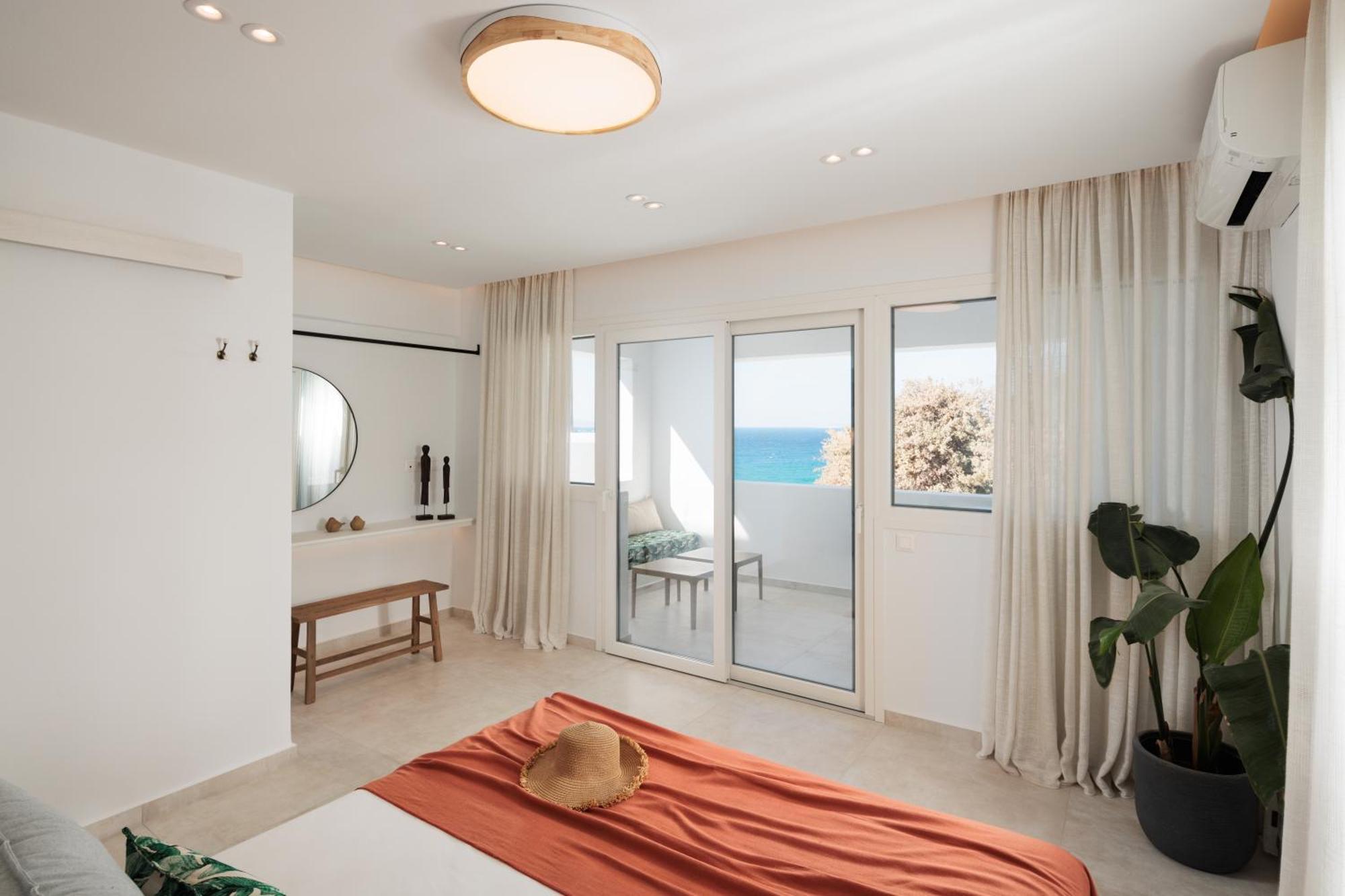 Seanfinity Beachfront Suites Mikrí Vígla Szoba fotó