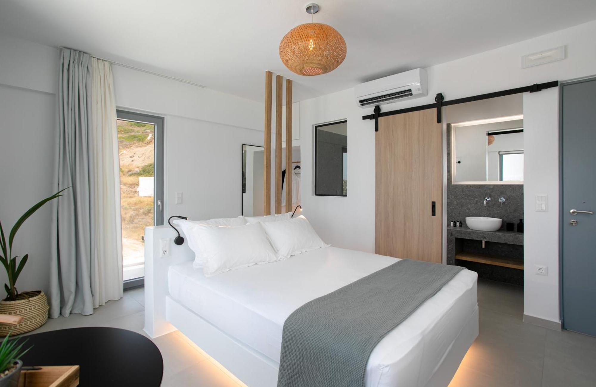 Seanfinity Beachfront Suites Mikrí Vígla Szoba fotó